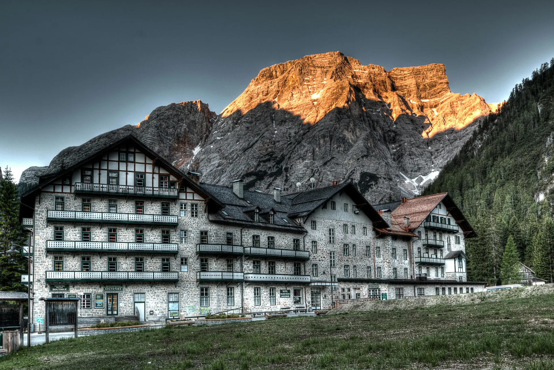 Planung eines Premium-Lodge-Retreats in den Bergen