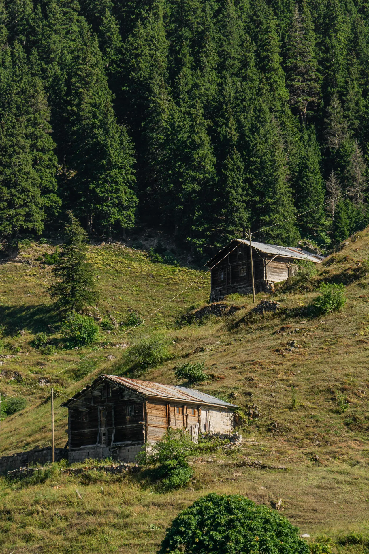 Scenic Road zu einer abgelegenen Lodge in den Bergen